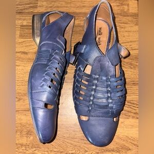 🥿NWOT 🥿
Coldwater Creek Blue Leather Flats Size 7